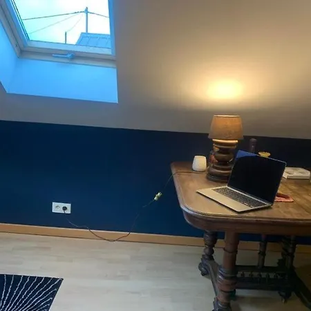 Pres De L'aeroport *